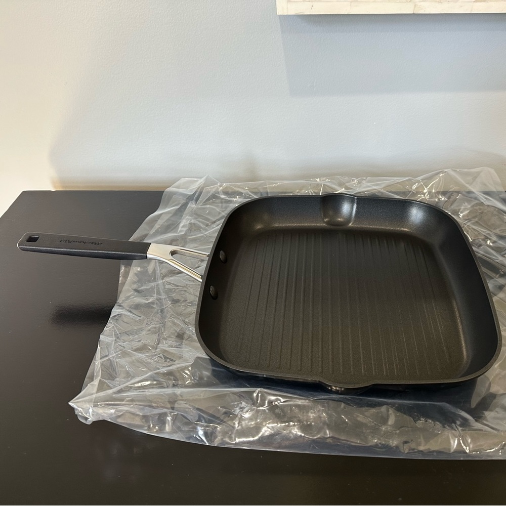 Brand New KitchenAid hard anodized 11.25 square grill pan